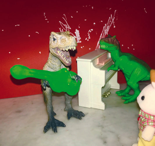 Dino band, 2022, sculpture sur plateau en bois peint, 40 x 40 x 25 cm