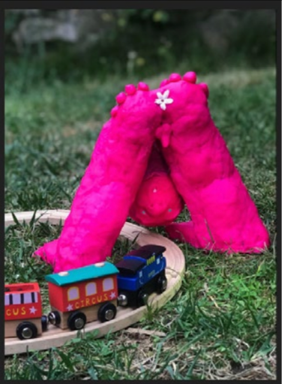 L'homme rouge et le train, 2022, sculpture, grand plateau, 120 x 100 x 95 cm