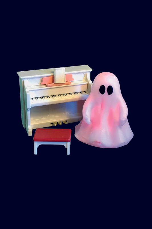 Piano Fantome, 2022, sculpture sur plateau en bois peint, 21 x 21 x 21 cm