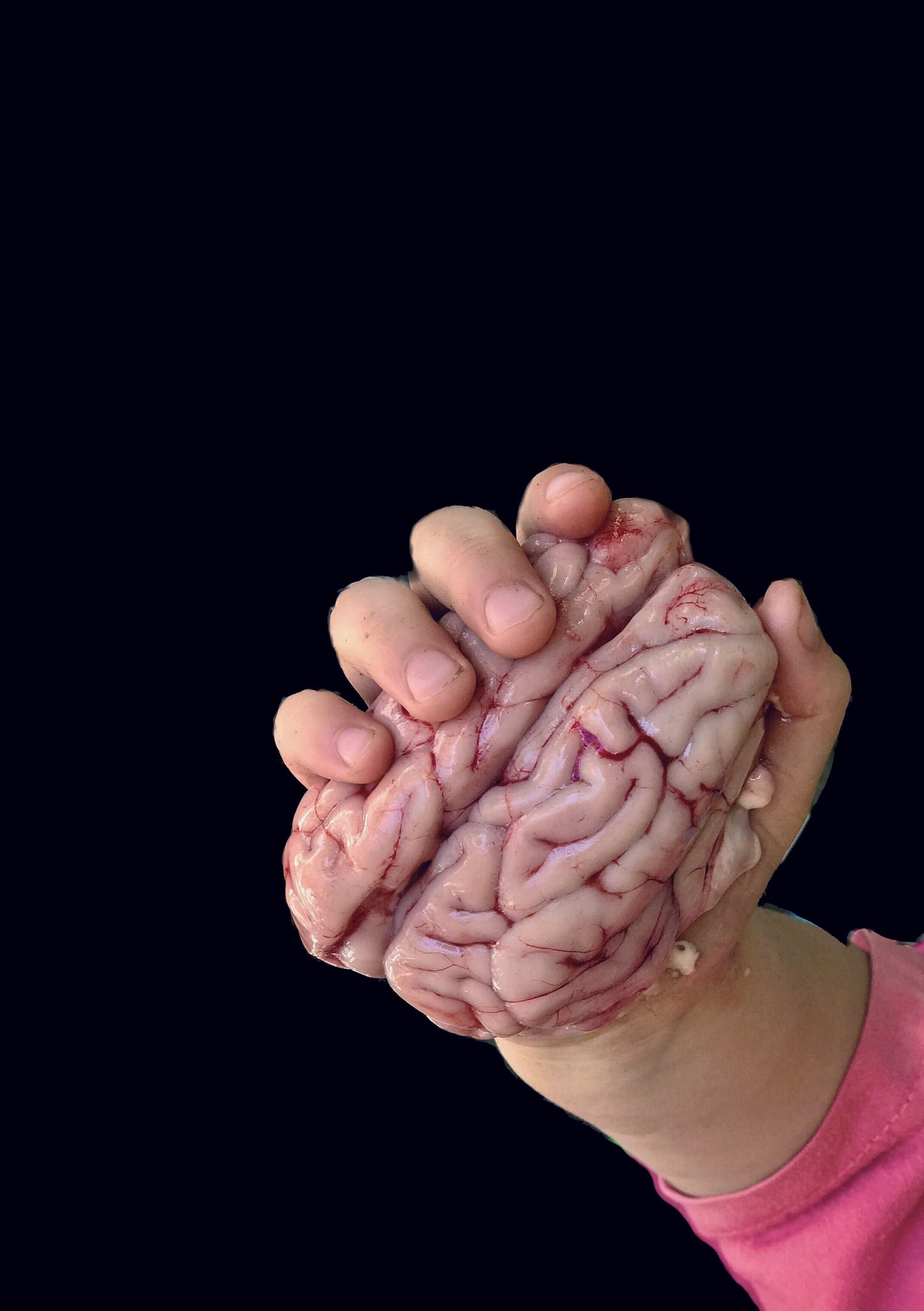 cerveau dans main d'enfant, 2021, photographie encadrée 29,7 x 21 cm
